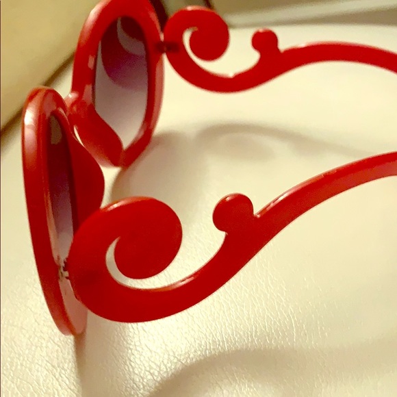 Accessories - Red oversized round shades with swirl design